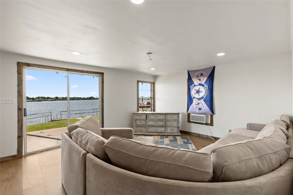894 W Moonshine Road Seymour, TX 76380