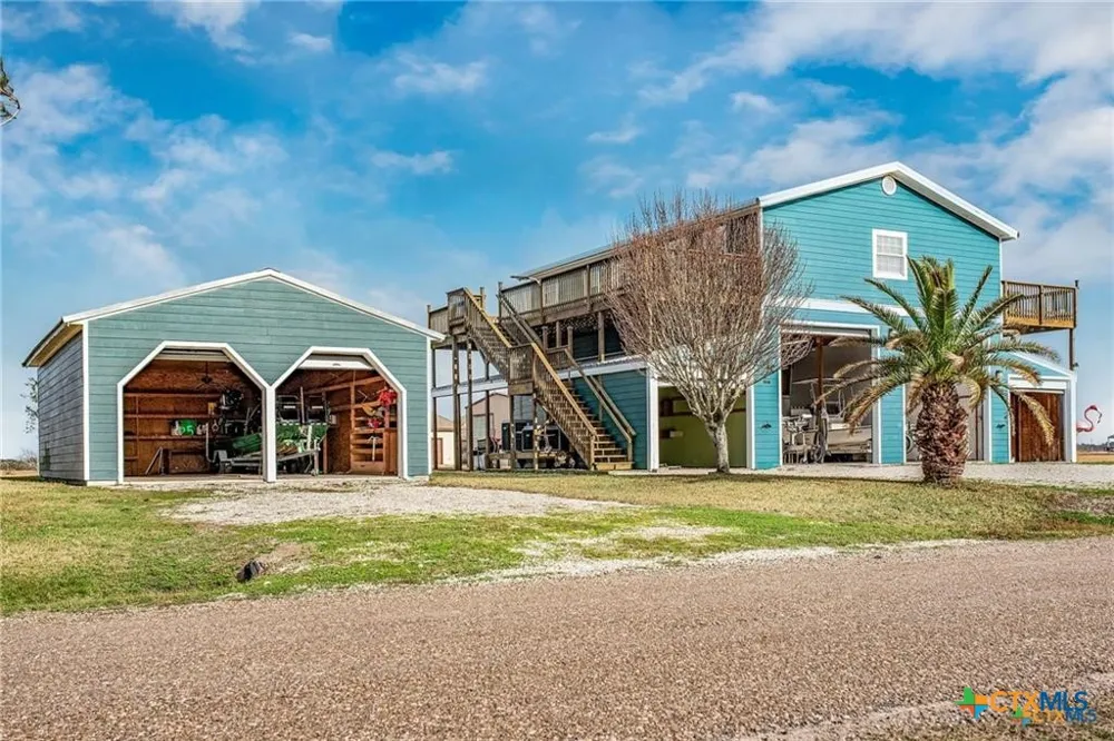 19 Dewberry Lane Seadrift, TX 77983