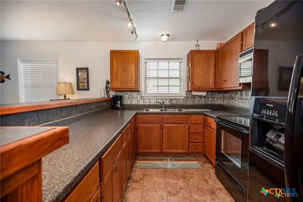 19 Dewberry Lane Seadrift, TX 77983