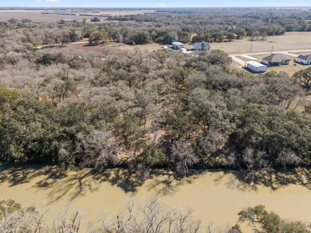 11 River Hollow Way Blessing, TX 77419