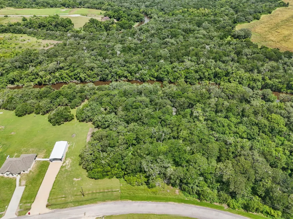 11 River Hollow Way Blessing, TX 77419