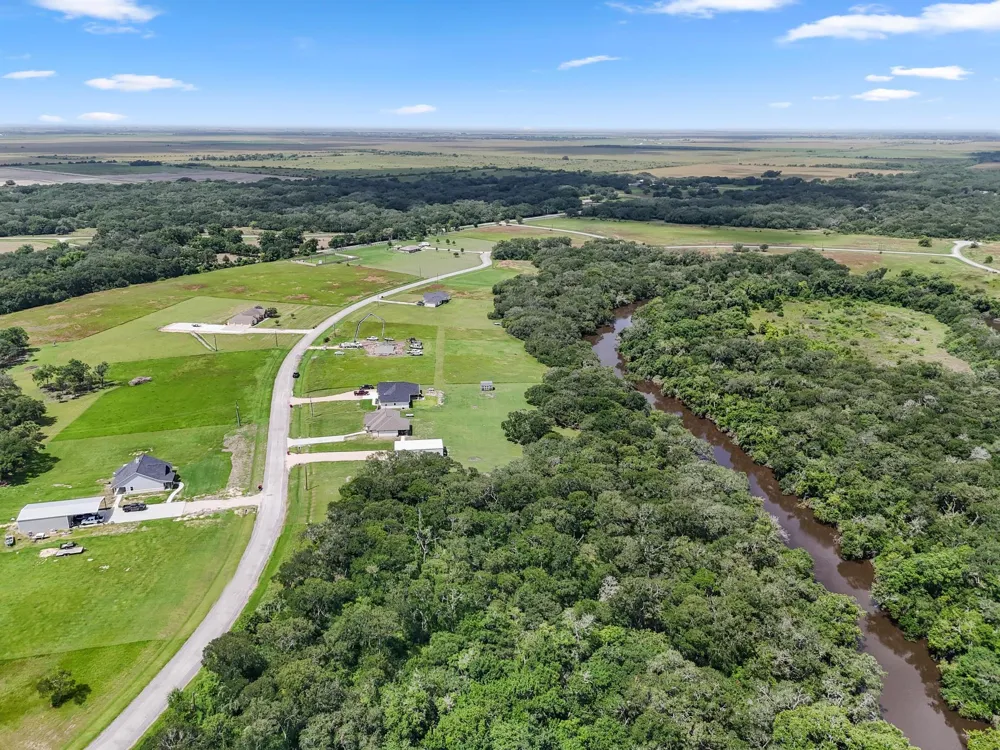 11 River Hollow Way Blessing, TX 77419