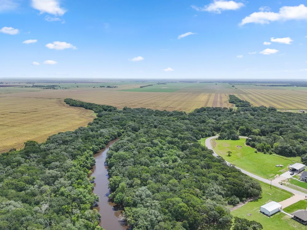 11 River Hollow Way Blessing, TX 77419