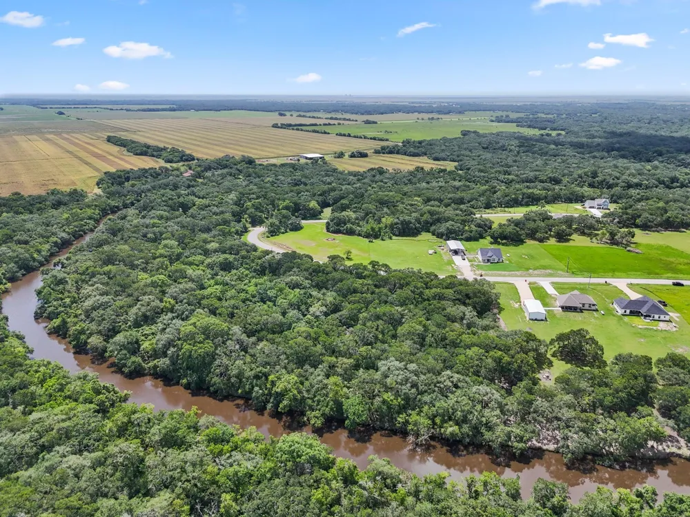 11 River Hollow Way Blessing, TX 77419