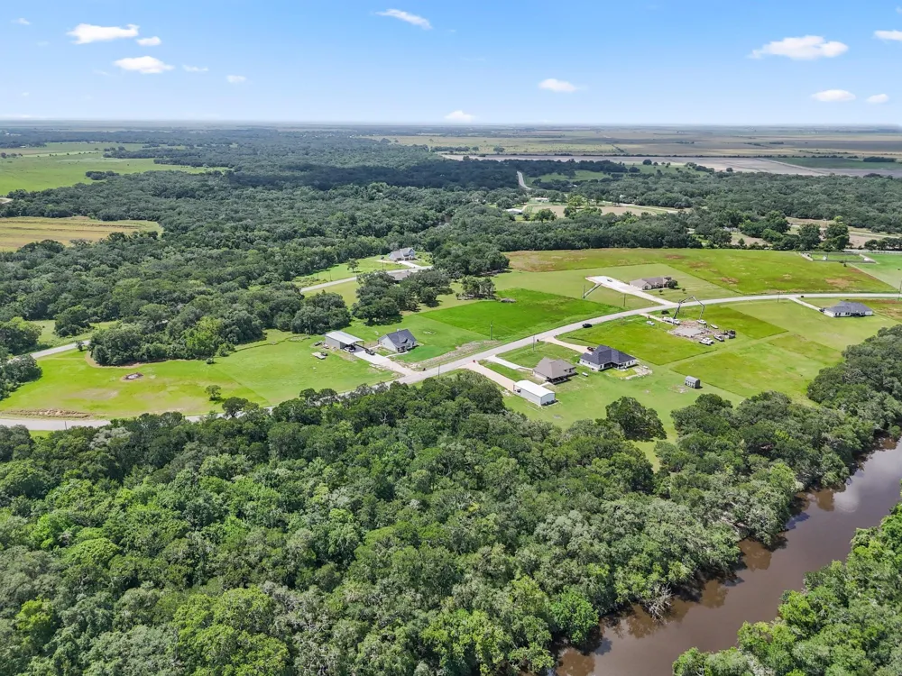 11 River Hollow Way Blessing, TX 77419