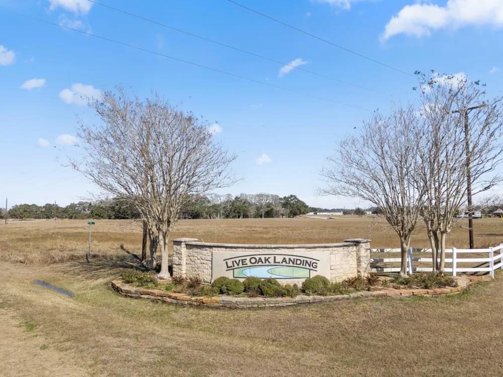 11 River Hollow Way Blessing, TX 77419