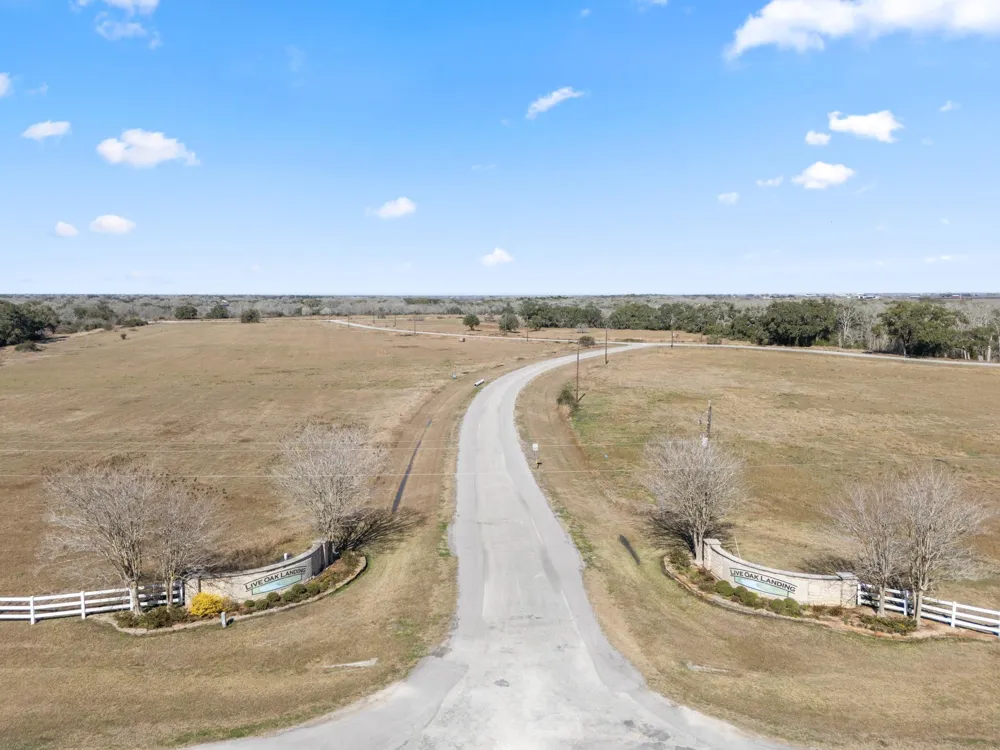 11 River Hollow Way Blessing, TX 77419