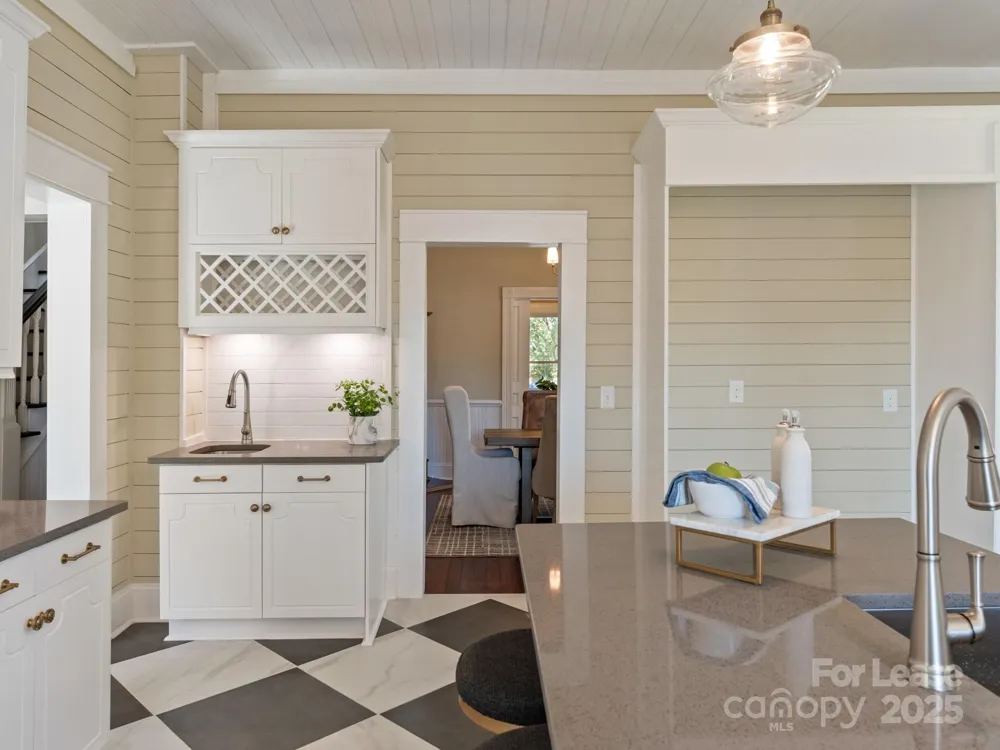 402 S Chester Street Gastonia, NC 28052