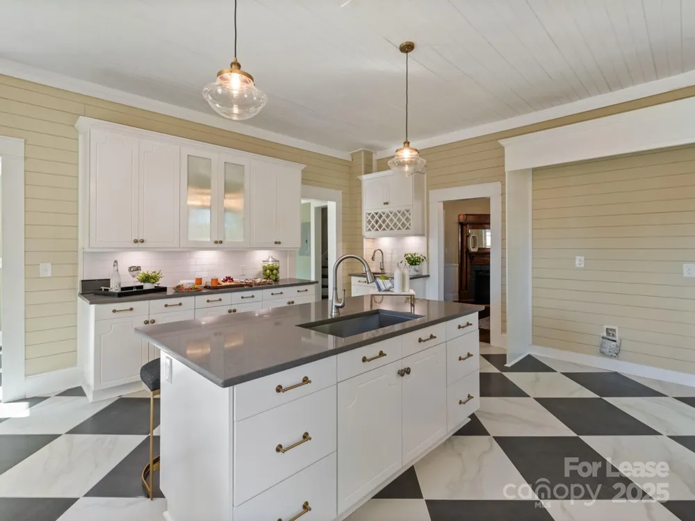 402 S Chester Street Gastonia, NC 28052