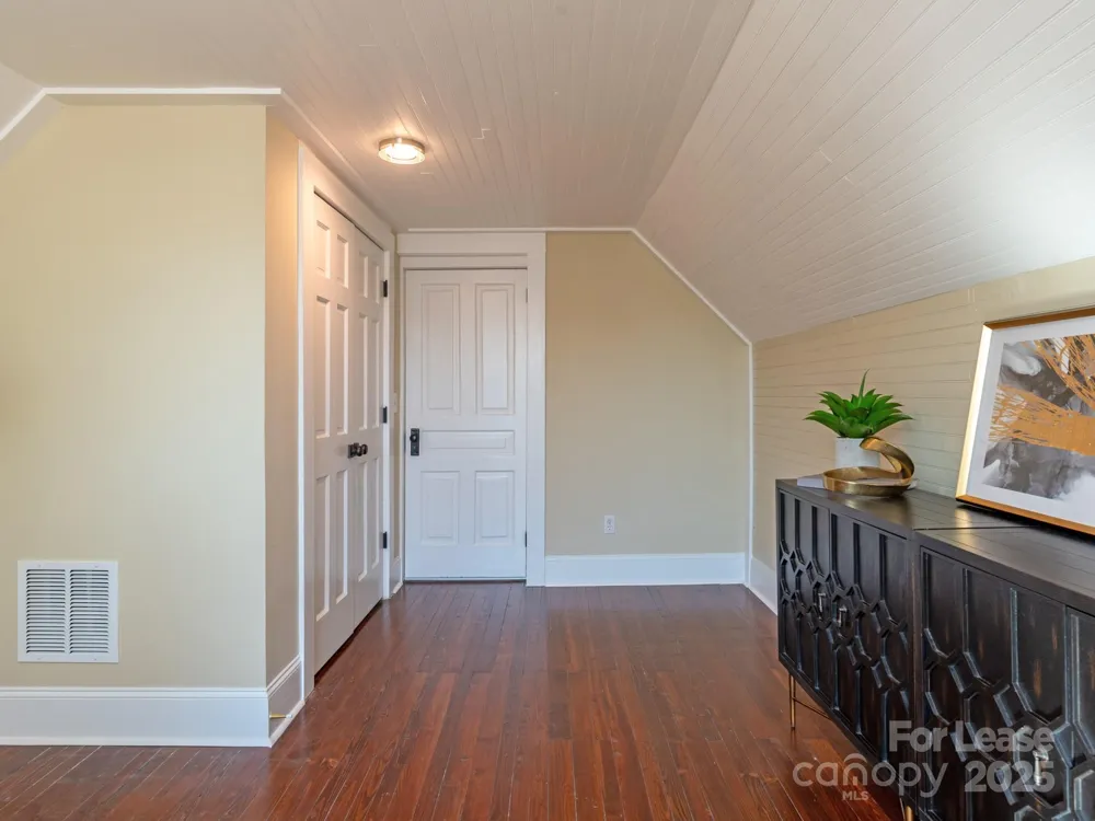 402 S Chester Street Gastonia, NC 28052