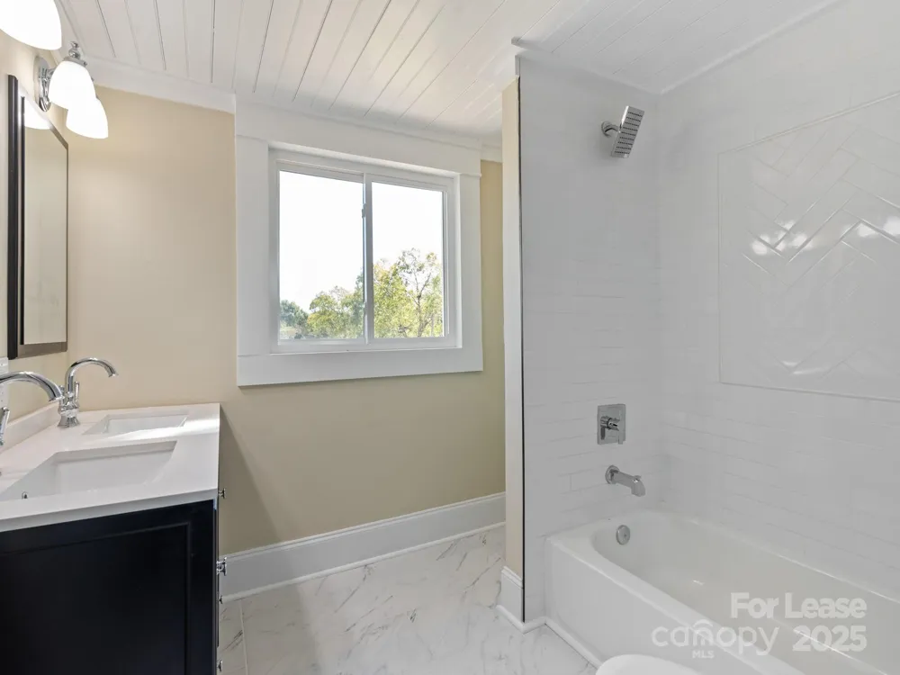 402 S Chester Street Gastonia, NC 28052