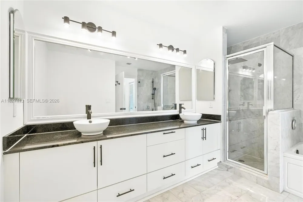 31 SE 5th St #4021 Miami, FL 33131