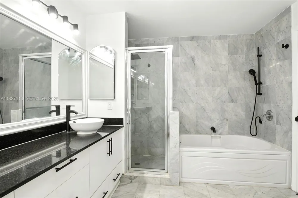31 SE 5th St #4021 Miami, FL 33131