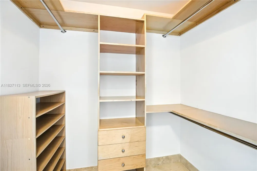 31 SE 5th St #4021 Miami, FL 33131