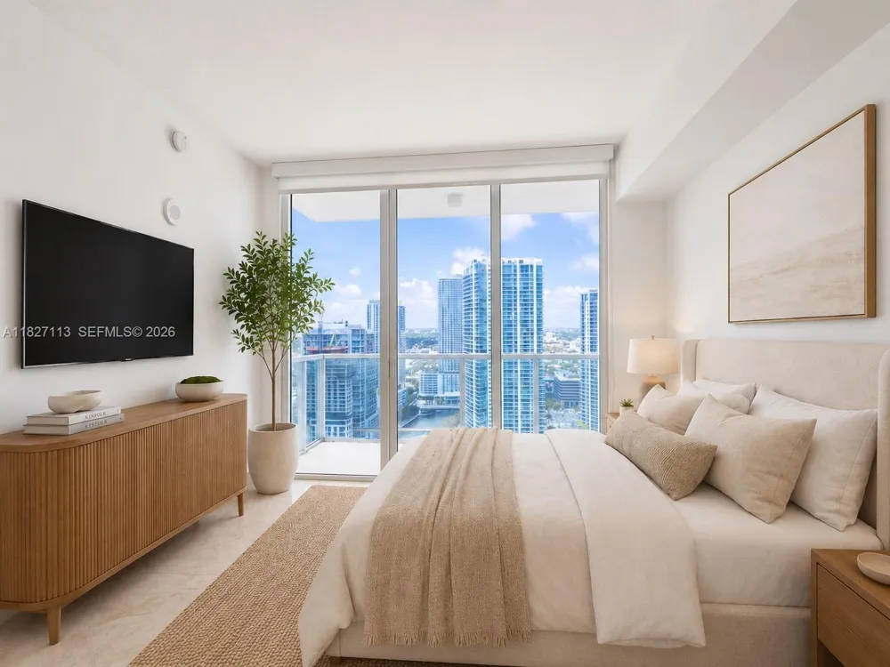 31 SE 5th St #4021 Miami, FL 33131