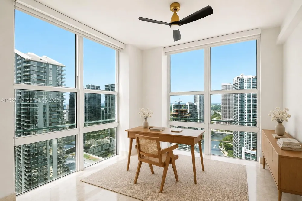 31 SE 5th St #4021 Miami, FL 33131