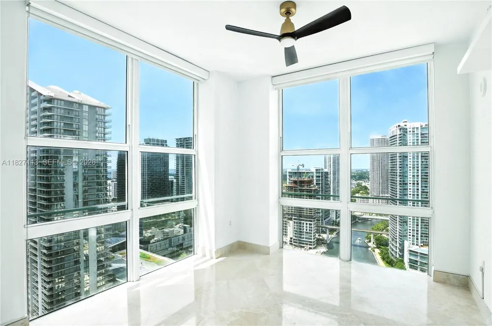 31 SE 5th St #4021 Miami, FL 33131