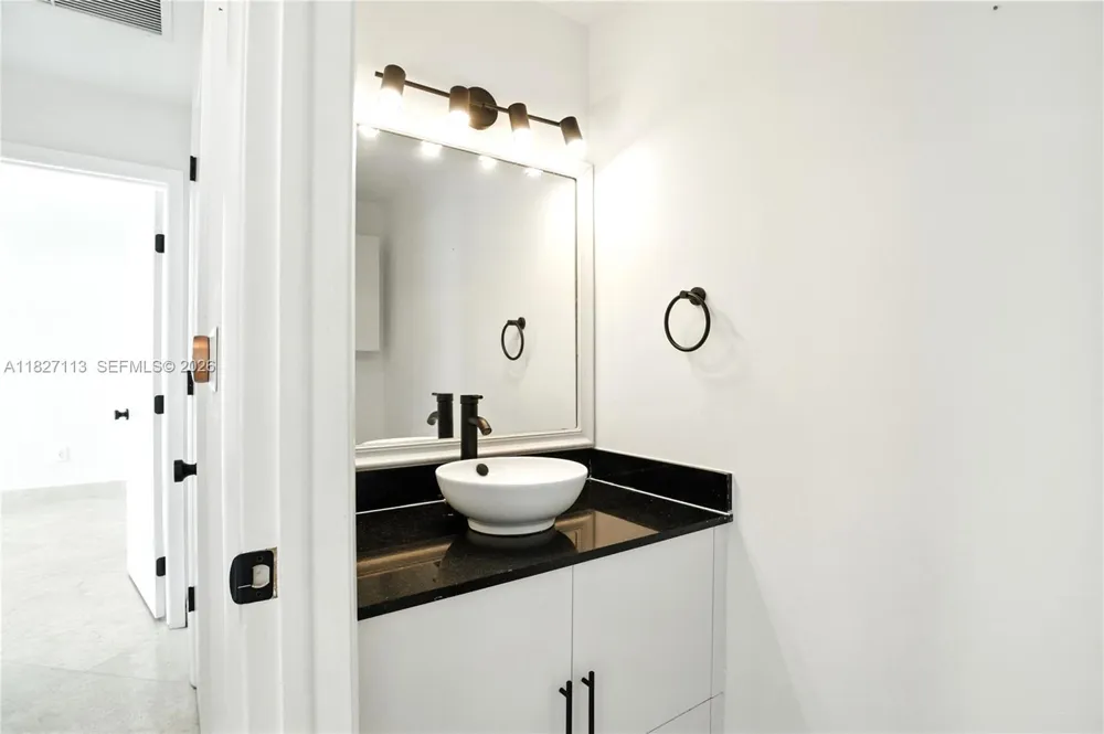 31 SE 5th St #4021 Miami, FL 33131