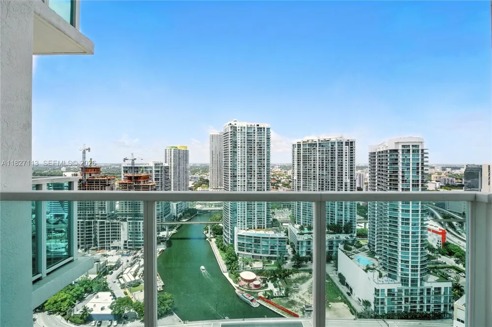 31 SE 5th St #4021 Miami, FL 33131