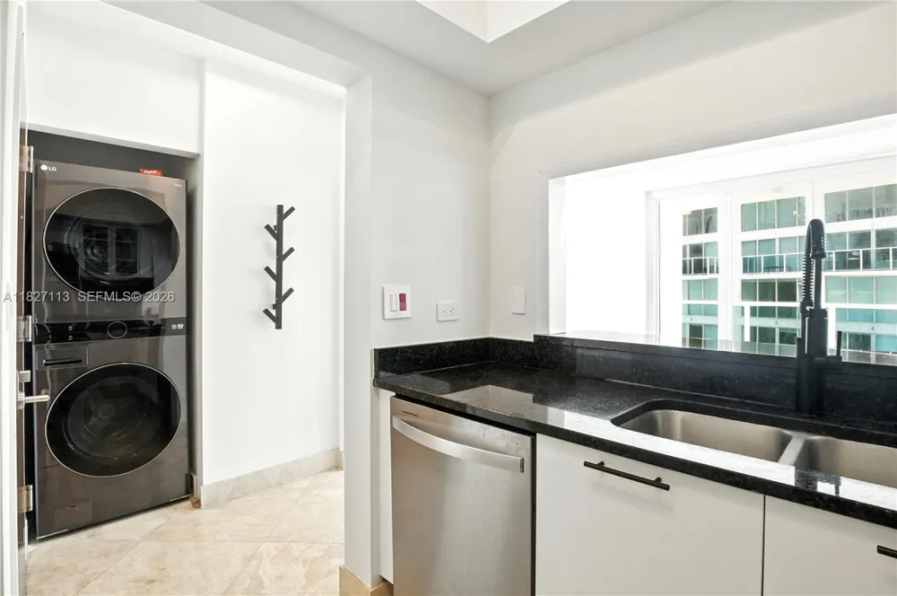 31 SE 5th St #4021 Miami, FL 33131