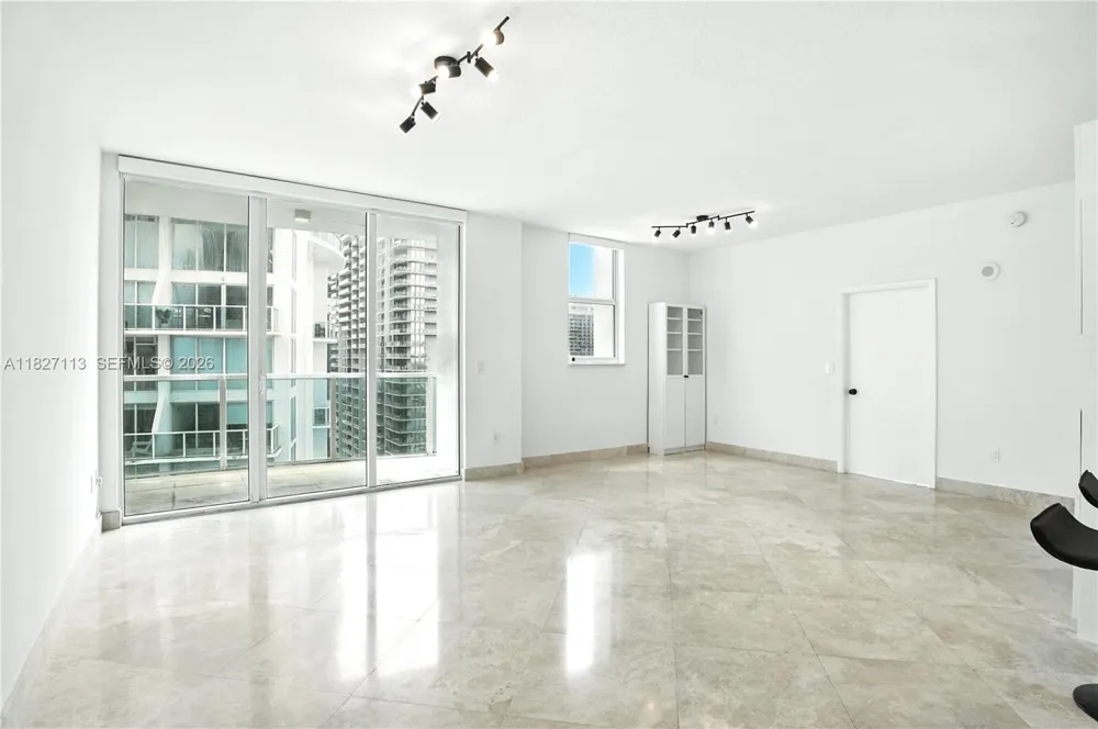31 SE 5th St #4021 Miami, FL 33131