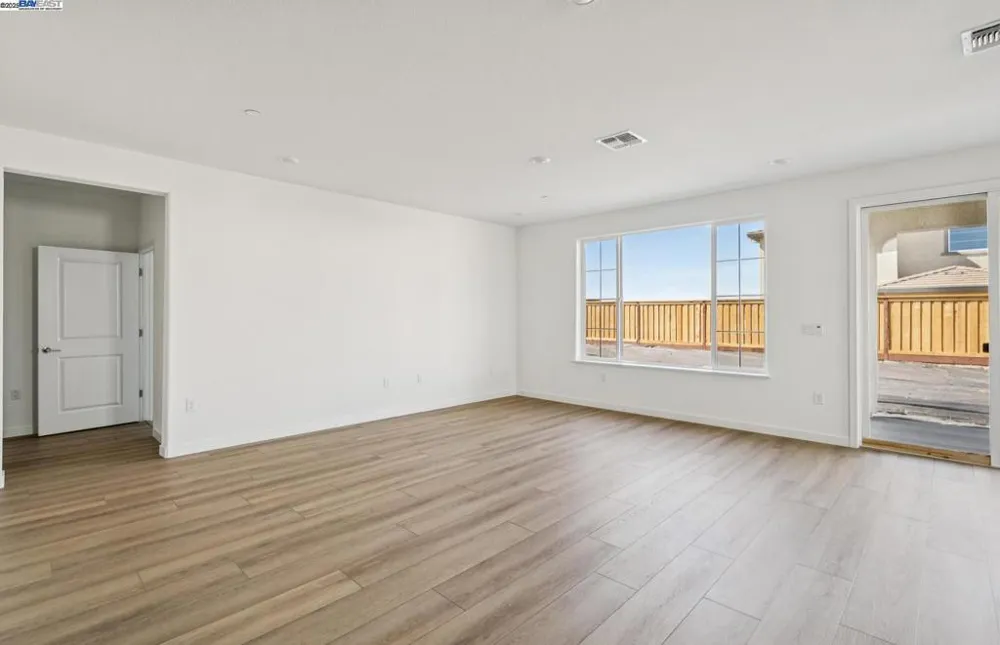 349 E Gobind Blvd Mountain House, CA 95391