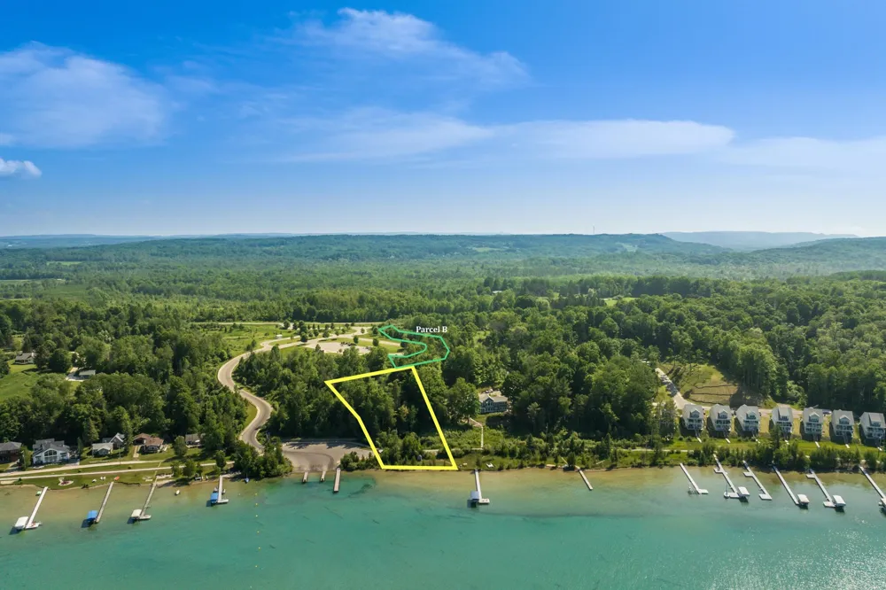 5543 Crystal Lane Benzonia Township, MI 49635