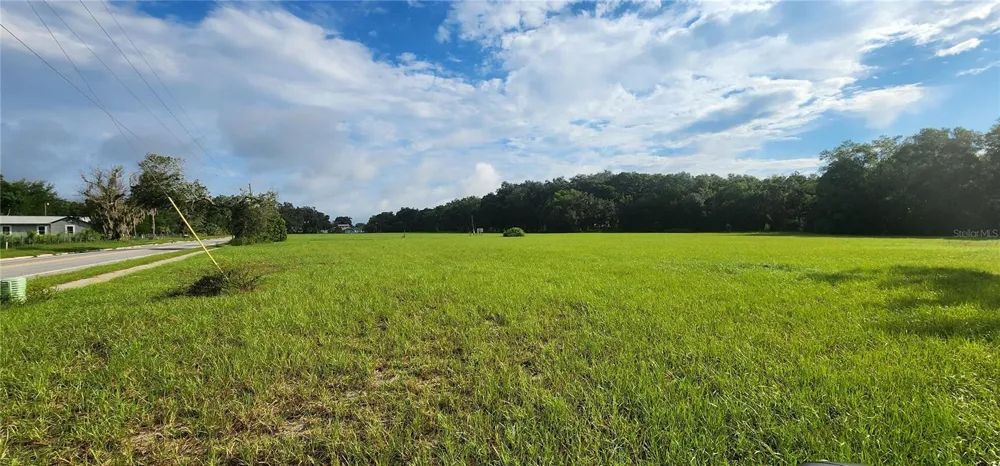 103 E 2ND AVENUE E Pierson, FL 32180