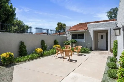 5520 Via La Mesa #A
