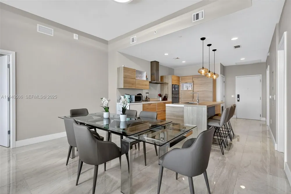 16385 Biscayne Blvd #PH7 North Miami Beach, FL 33160