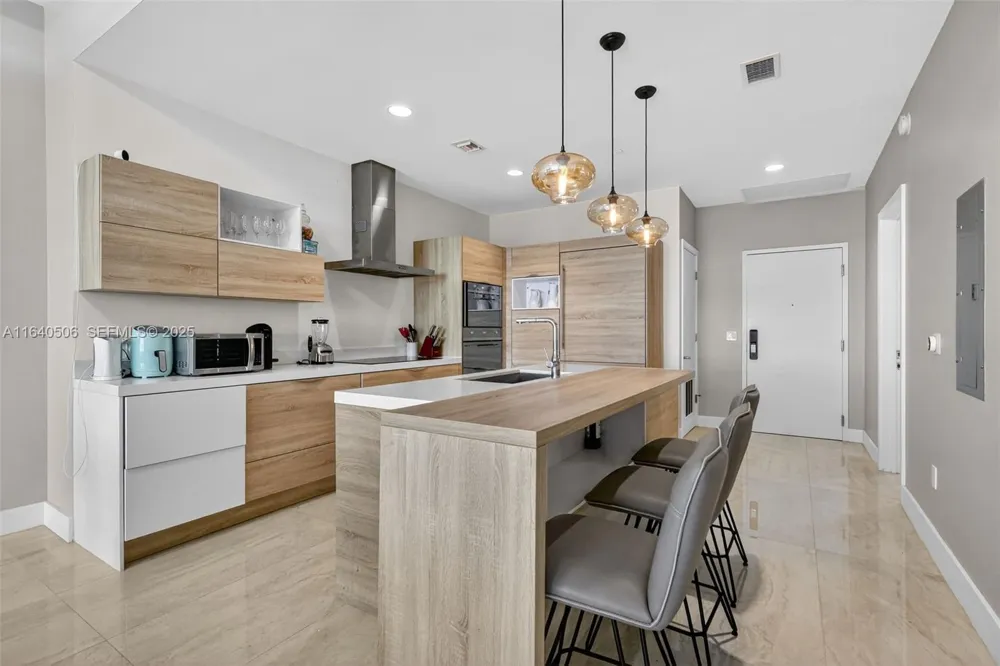 16385 Biscayne Blvd #PH7 North Miami Beach, FL 33160
