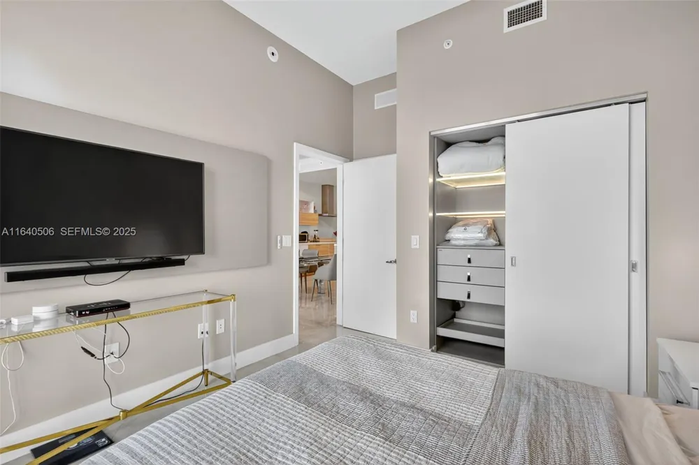 16385 Biscayne Blvd #PH7 North Miami Beach, FL 33160