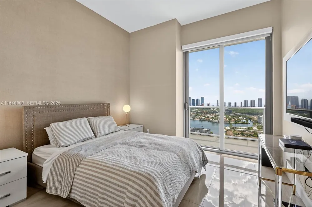 16385 Biscayne Blvd #PH7 North Miami Beach, FL 33160