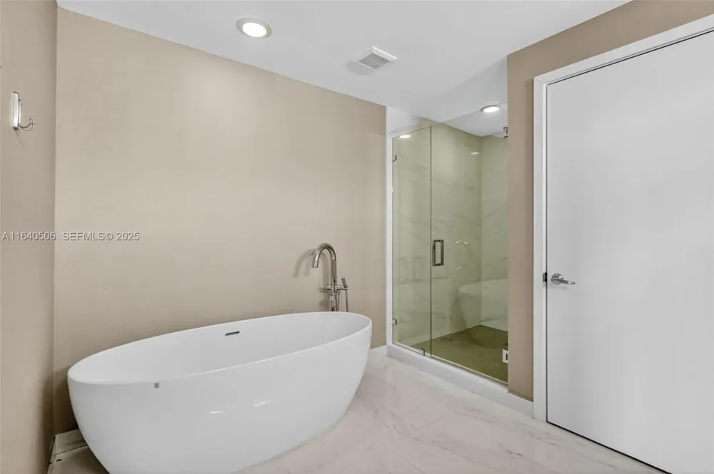 16385 Biscayne Blvd #PH7 North Miami Beach, FL 33160