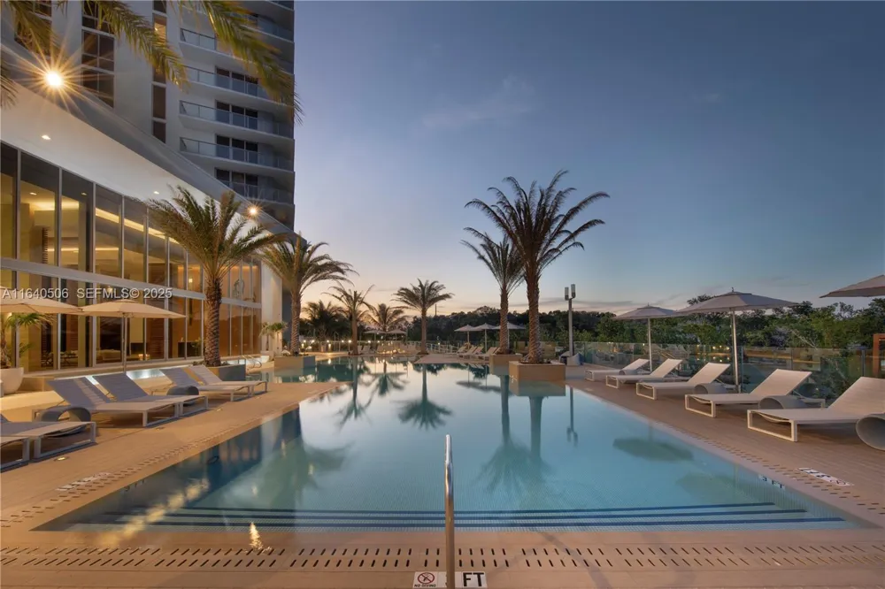 16385 Biscayne Blvd #PH7 North Miami Beach, FL 33160