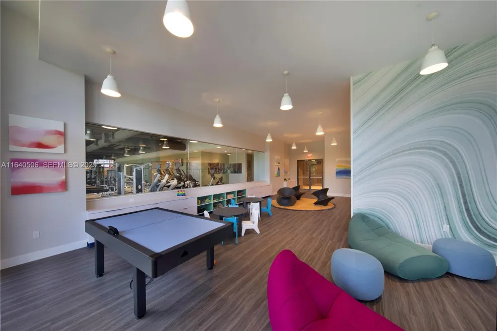 16385 Biscayne Blvd #PH7 North Miami Beach, FL 33160
