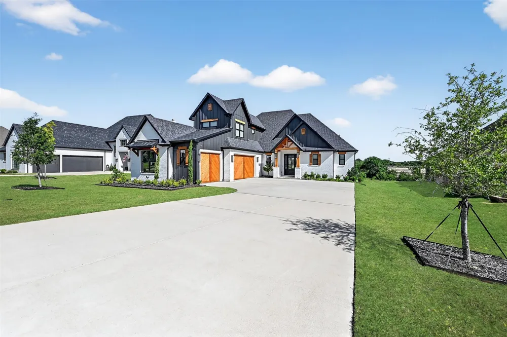 2028 Fox Bend Trace Gunter, TX 75058