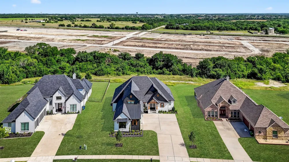 2028 Fox Bend Trace Gunter, TX 75058
