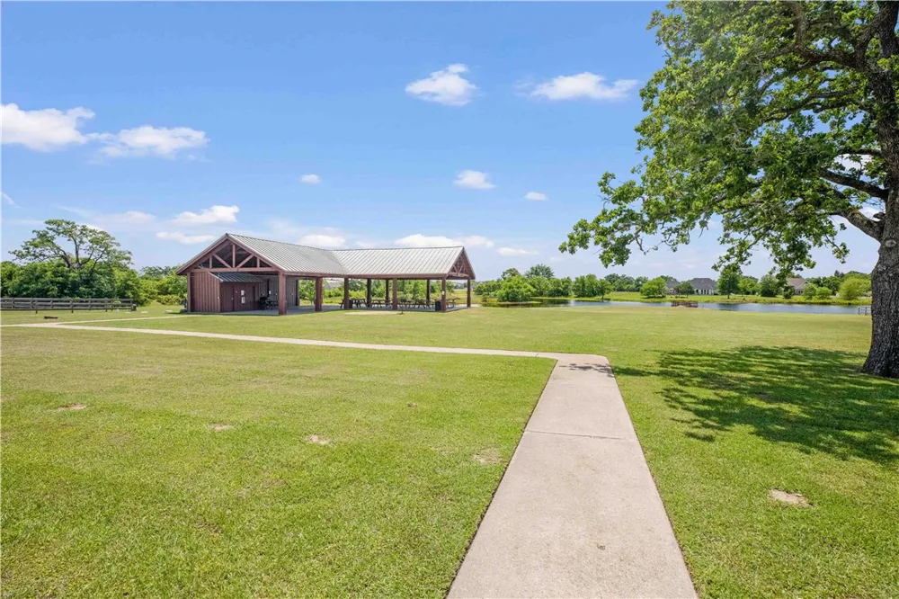 10223 Cambridge Drive Iola, TX 77861