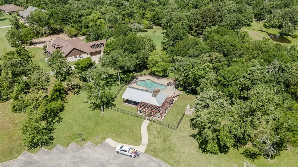 9635 Belgrave Square Iola, TX 77861