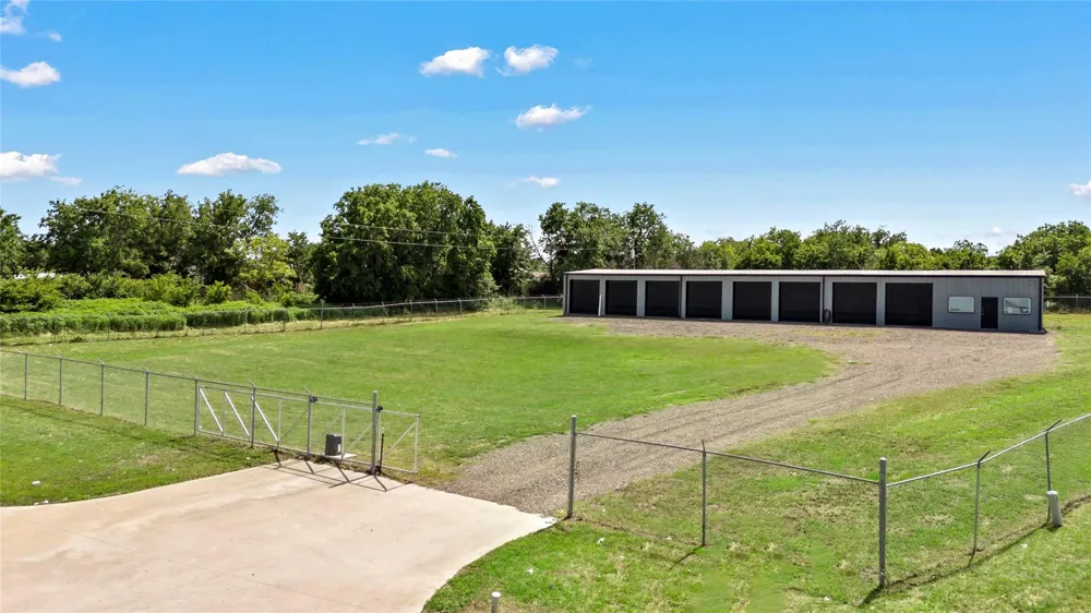 9250 Hwy 290 E Chappell Hill, TX 77426