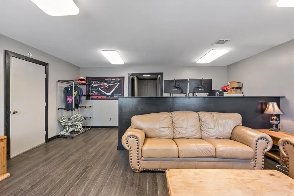 9250 Hwy 290 E Chappell Hill, TX 77426