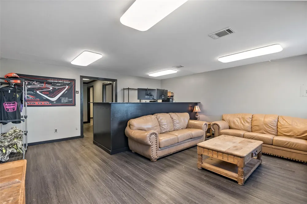 9250 Hwy 290 E Chappell Hill, TX 77426