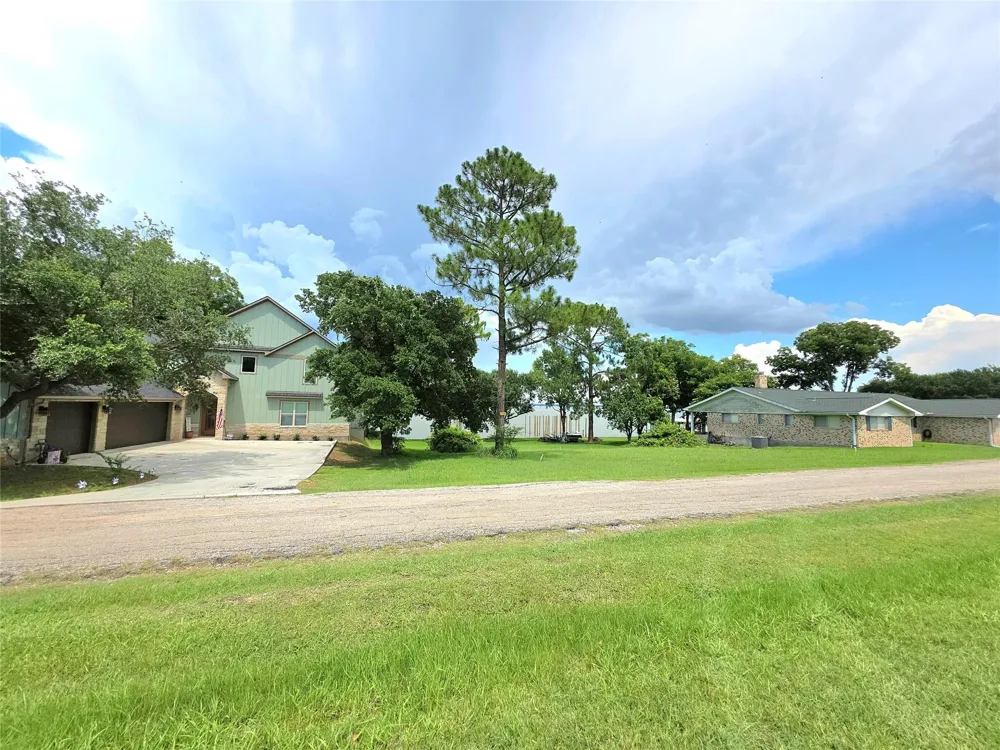 High Crest Dr Point Blank, TX 77364