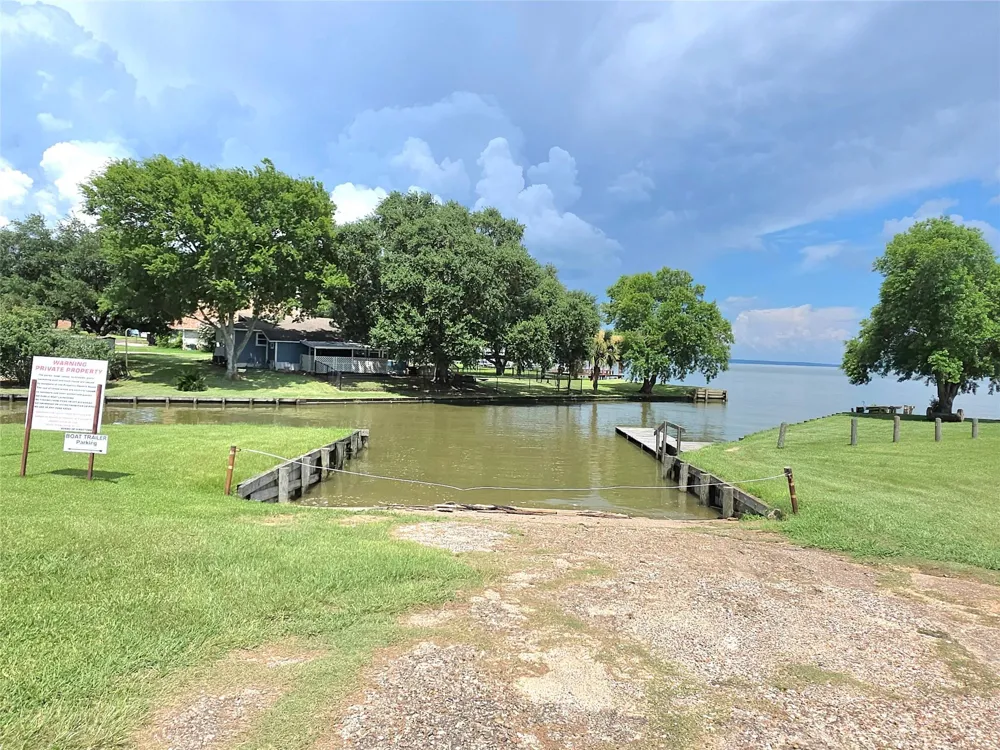 High Crest Dr Point Blank, TX 77364