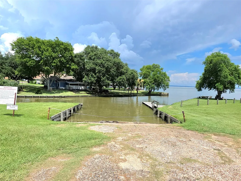 High Crest Dr Point Blank, TX 77364