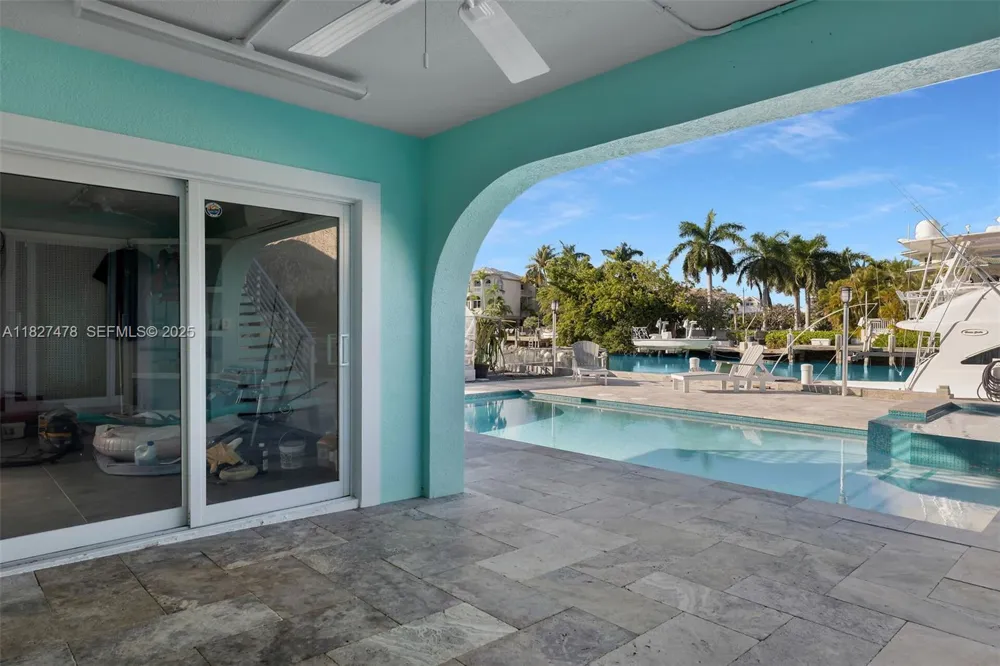 232 W Seaview Dr Duck, FL 33050