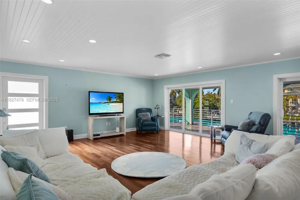 232 W Seaview Dr Duck, FL 33050