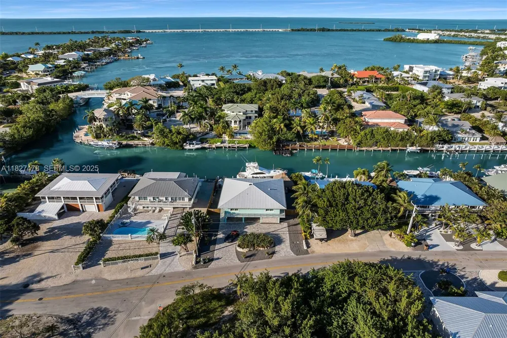 232 W Seaview Dr Duck, FL 33050