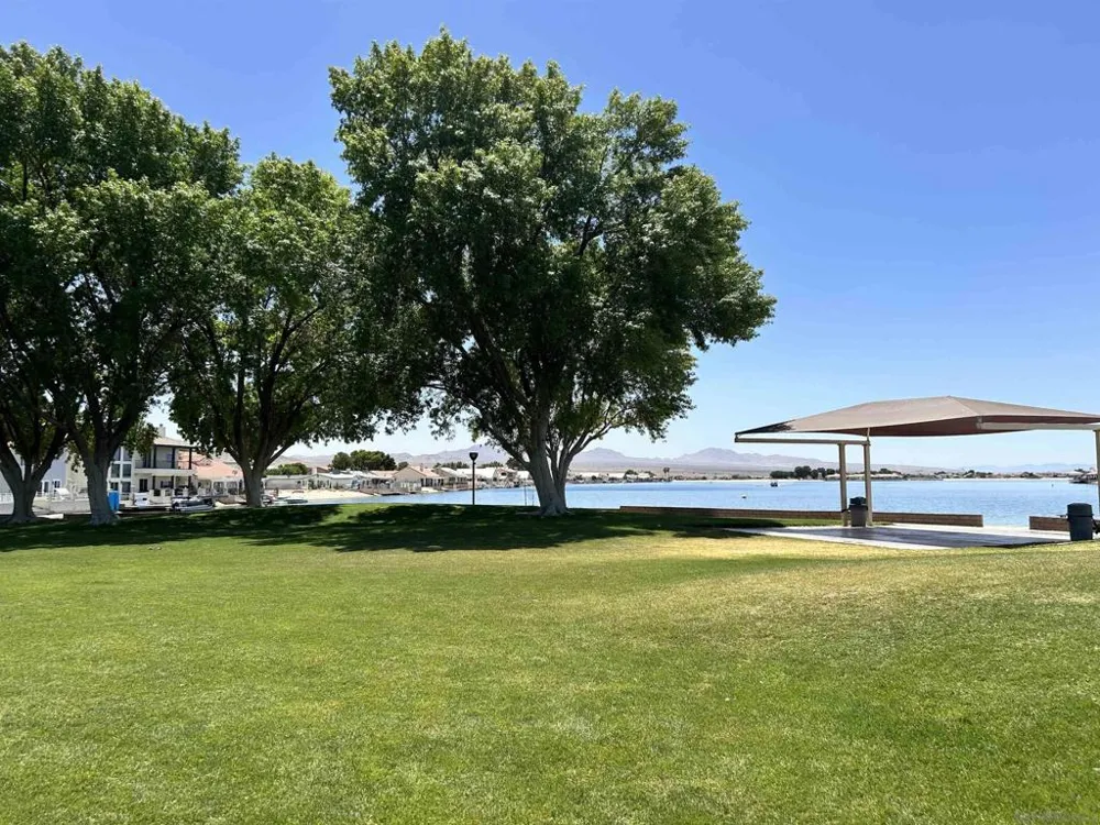 27452 Silver Lakes Pkwy Helendale, CA 92342